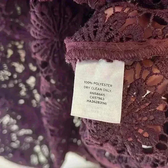 Halogen Women’s Lace Top Size M - Picture 4 of 5